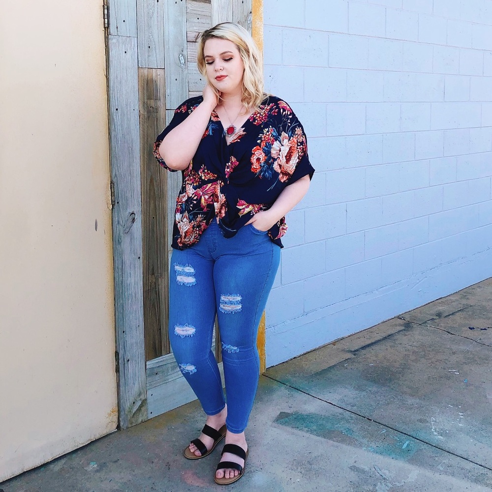 Umgee Plus Size Navy Floral Twist Back Top